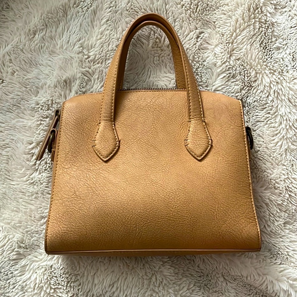 Perfect sized brown leather purse.